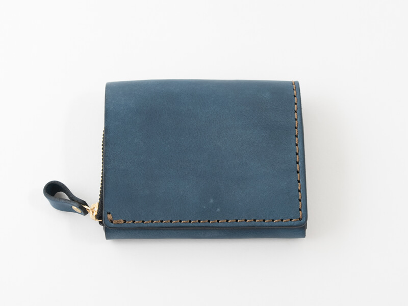 デニムブルー特別仕様の小型の二つ折り財布「革鞄のHERZ(ヘルツ 