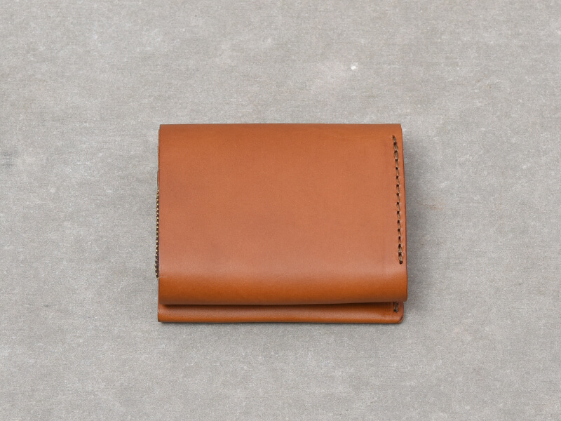 イタリアンレザーで作ったコンパクトな二つ折りミニ財布「革鞄のHERZ 