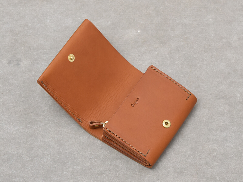 イタリアンレザーで作ったコンパクトな二つ折りミニ財布「革鞄のHERZ 