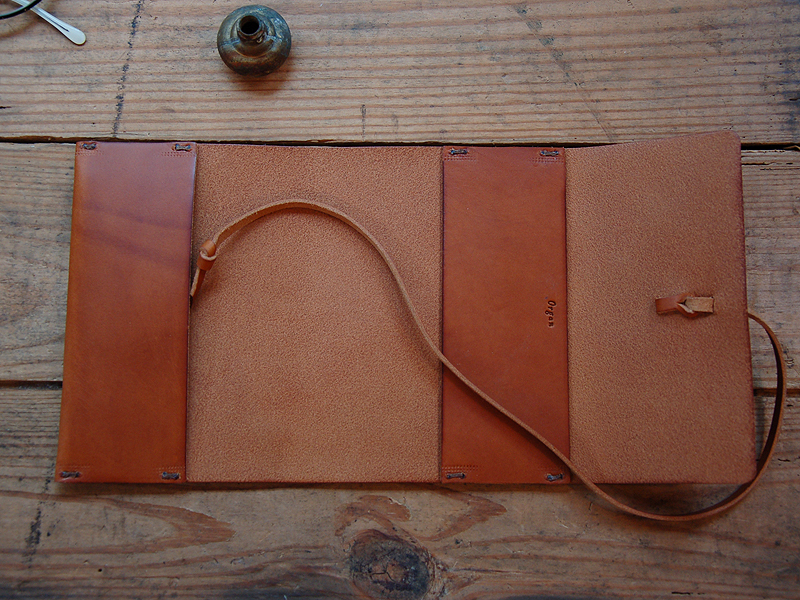イタリア革で作るクラシックな革紐留め文庫・A6ブックカバー「革鞄の