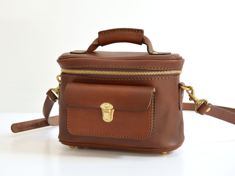 普段使いや旅行でも気軽に使える革のミニカメラバッグ「革鞄のHERZ(ヘルツ)公式通販」