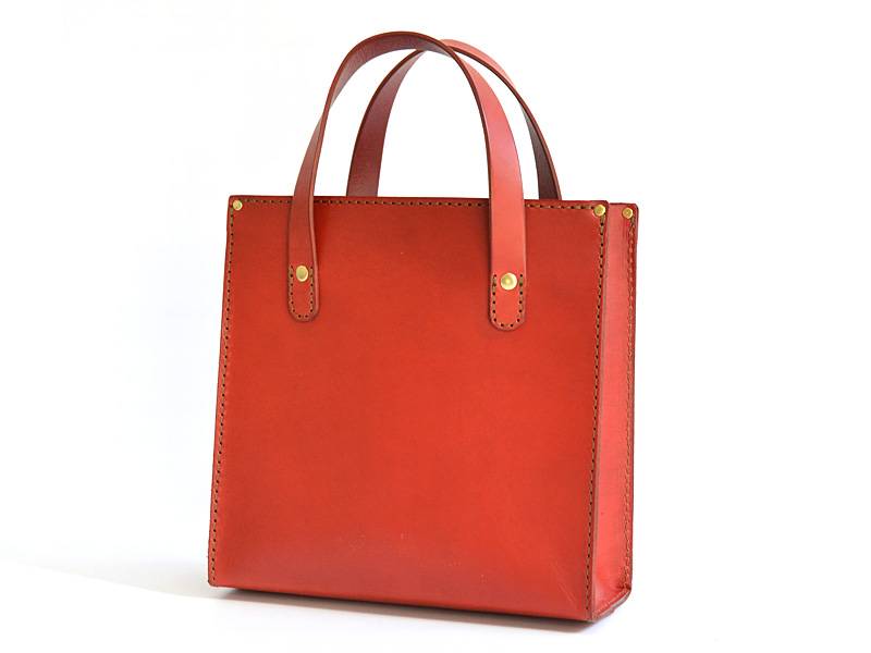 サイズ展開豊富でベーシックデザインの本革トートバッグ「革鞄のHERZ 