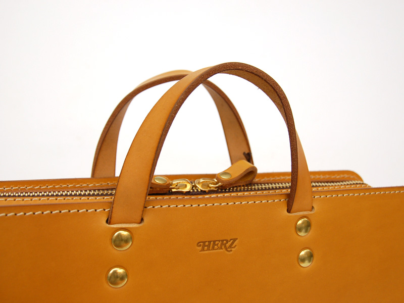 ラウンドファスナーとあおりポケット付の二本手ビジネスバッグ「革鞄のHERZ(ヘルツ)公式通販」