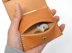 小型財布(NM-WALLET)　握る時