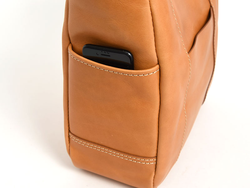 メンズにおすすめのシンプルな縦長レザートートバッグ「革鞄のHERZ 