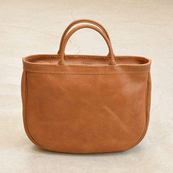 コロンと丸みを帯びた形でシンプルな本革ファスナートート「革鞄 