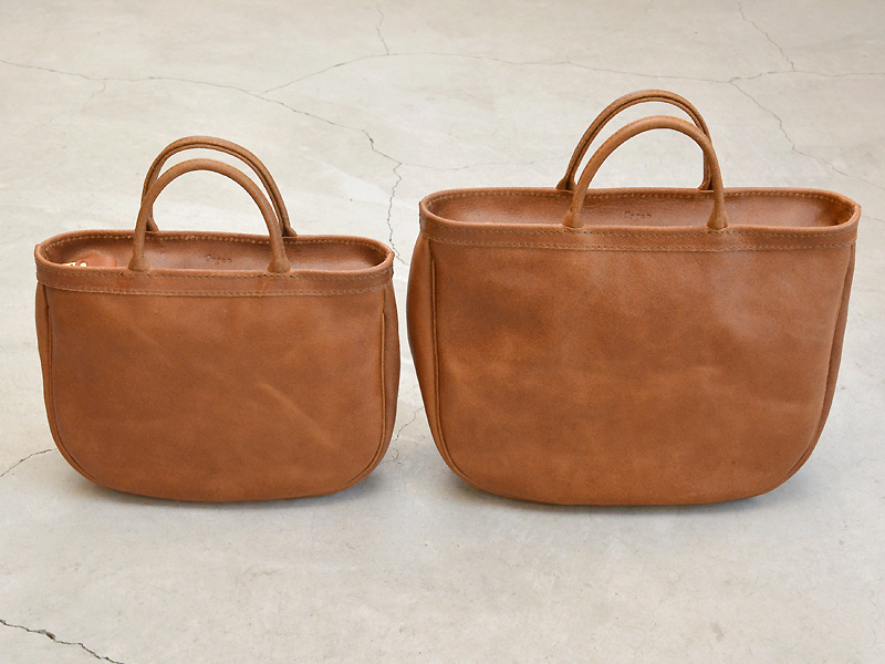 コロンと丸みを帯びた形でシンプルな本革ファスナートート「革鞄のHERZ 