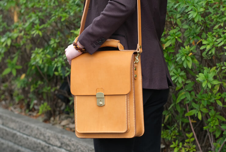 タテ型鞄・A4サイズの2wayバッグ