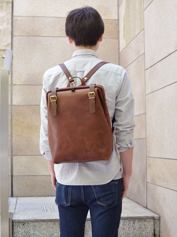 【一点モノ・焼印鞄】ラックスリュック・Lax Ruck(BR-R-143-W)　男性着用