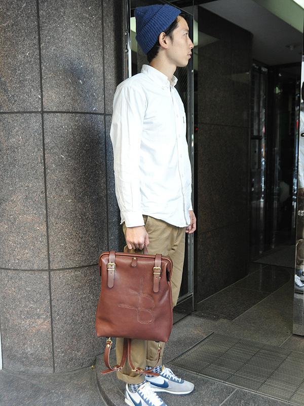 【一点モノ・焼印鞄】ラックスリュック・Lax Ruck(BR-R-143-N)男性着用