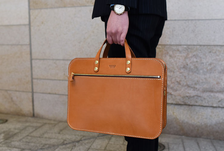使いやすいファスナー式と厚革仕立ての2wayビジネスバッグ「革鞄のHERZ(ヘルツ)公式通販」