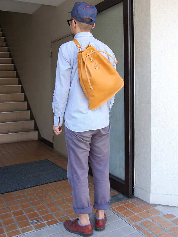 総革では珍しいカジュアルスタイルのナップサック「革鞄のHERZ(ヘルツ 