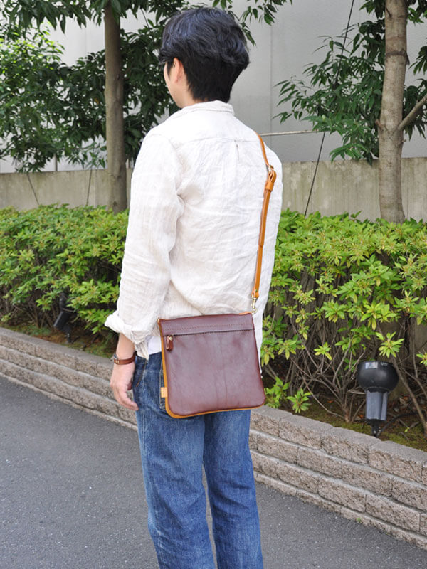 2wayショルダーバッグ斜め掛け　着用