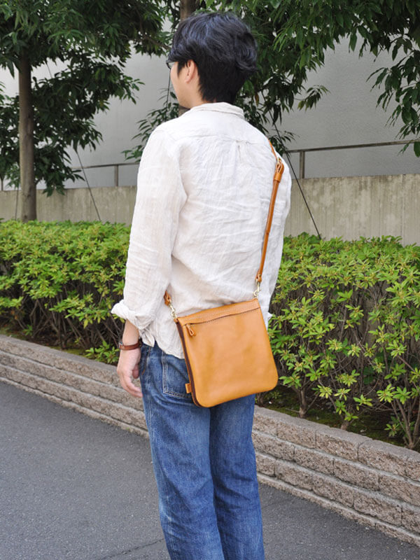 2wayショルダーバッグ斜め掛け　着用