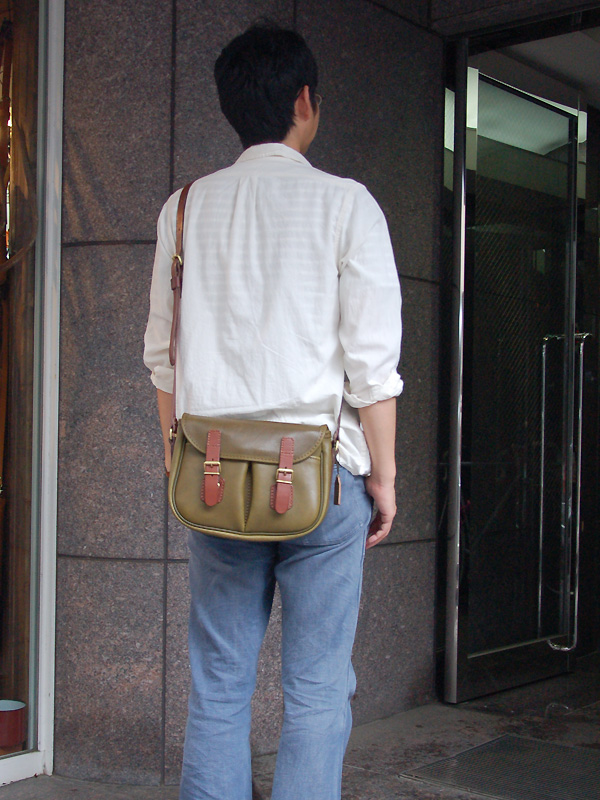 流行とは無縁の定番フィッシングバッグを総革で作りました「革鞄のHERZ 