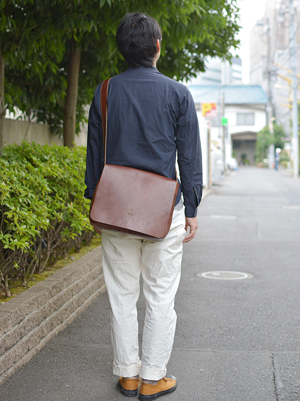 ソフトショルダーバッグ・横型(CK-94)　Mサイズ着用