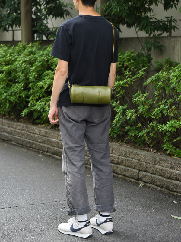 ペットボトルショルダー(CP-10)　メンズ着用グリーン