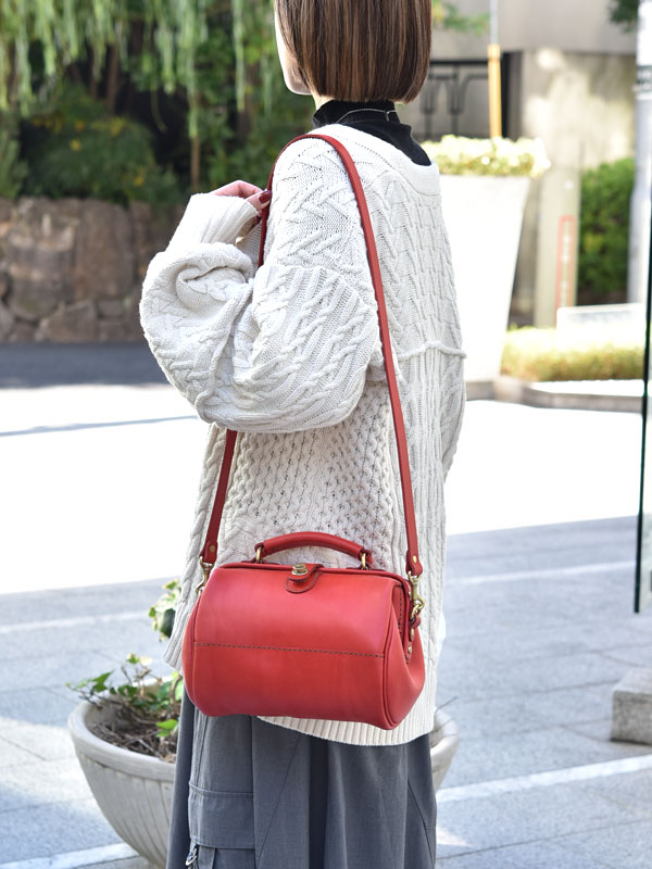 雫マチ口枠ショルダー(CW-12)　レッドレディース肩掛け