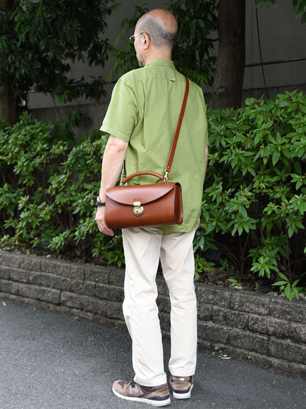 ワンタッチで開閉しやすい2wayプリンショルダーバッグ「革鞄のHERZ