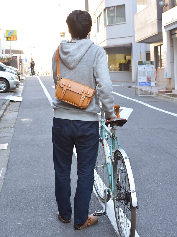 HEALTH ヘルス　メッセンジャーバッグ　鞄　レア品　一点物　自転車　極美品 HEALTH ヘルスメッセンジャーバッグ鞄レア品一点物自転車極美品