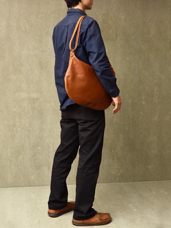 ソフトレザーならではの形と掛け方多彩なショルダーバッグ「革鞄のHERZ 