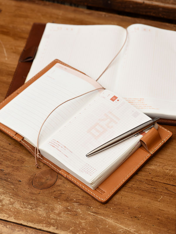 ほぼ日手帳カバー オリジナルとカズンサイズ 革鞄のherz ヘルツ 公式通販
