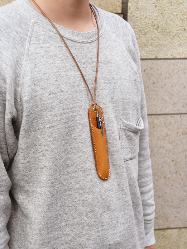 1本差しペンホルダー(KP-3)　メンズ着用