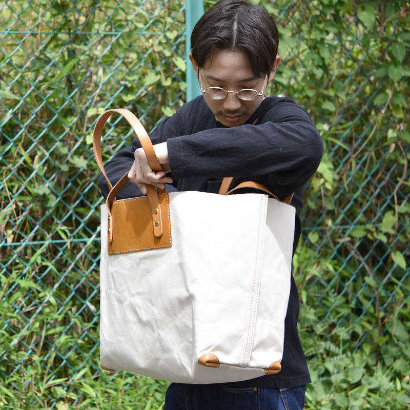 正規品 手持ちでも肩掛けでも?!取っ手がふたつついている大型トート バッグ