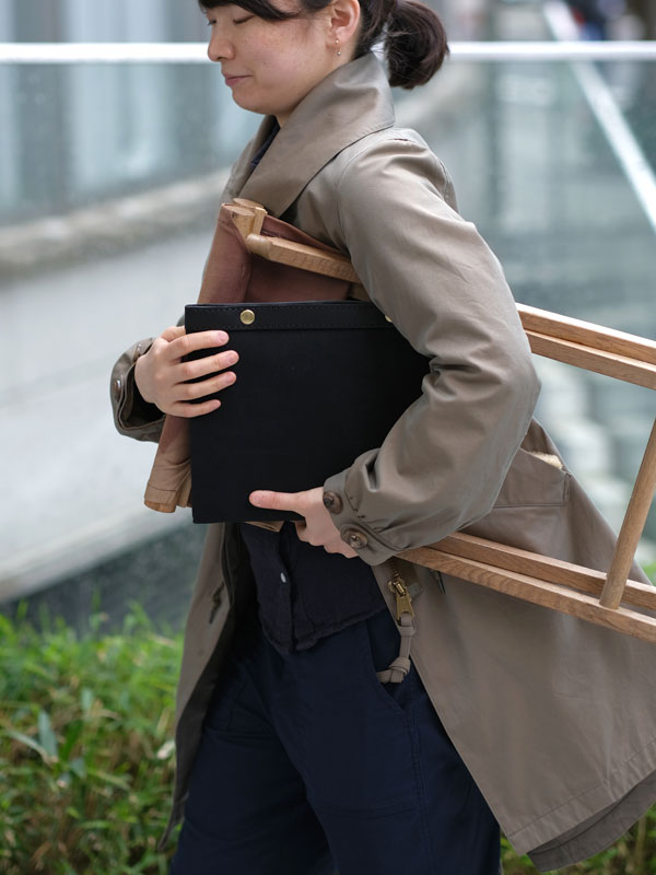 タブレットケースS　黒　女性