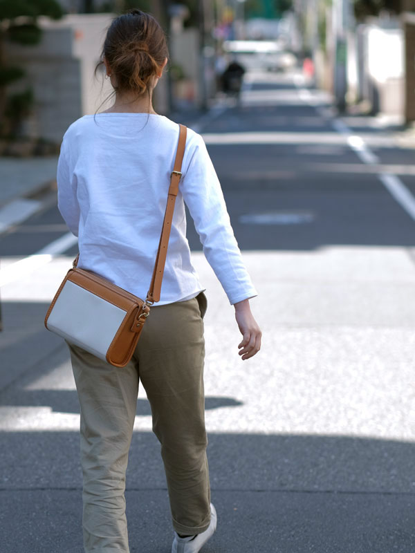 2wayショルダー　キャメル　ななめがけ　女性
