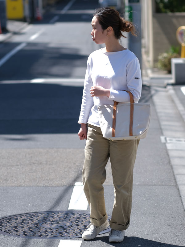手持ちトートS　キャメル　女性