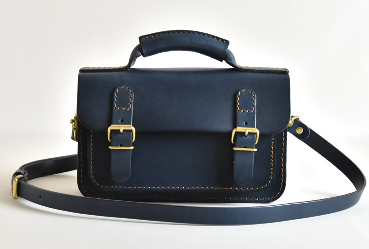 ネイビー特別仕様の二本ベルトの2wayミニバッグ「革鞄のHERZ(ヘルツ