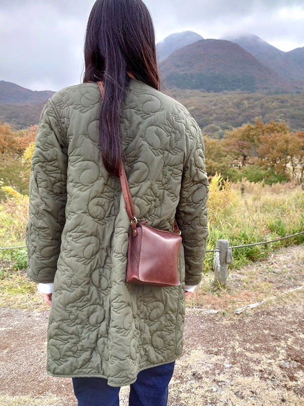 驚きの値段での商品をすべて スマホショルダーのようにも使えるファスナー付きのミニ バッグ
