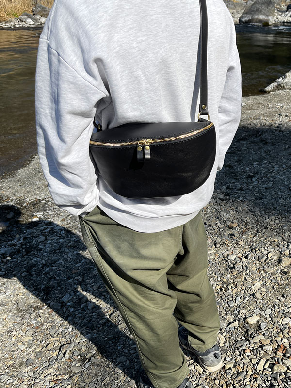 unity body bag(OU-2310)ブラック　メンズ斜め掛け