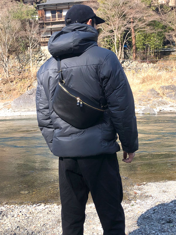 unity body bag(OU-2310)ブラック　メンズ着用