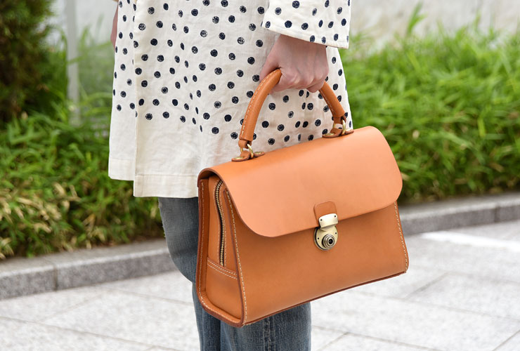 あおりポケットで使いやすい本革レディースハンドバッグ「革鞄のHERZ(ヘルツ)公式通販」