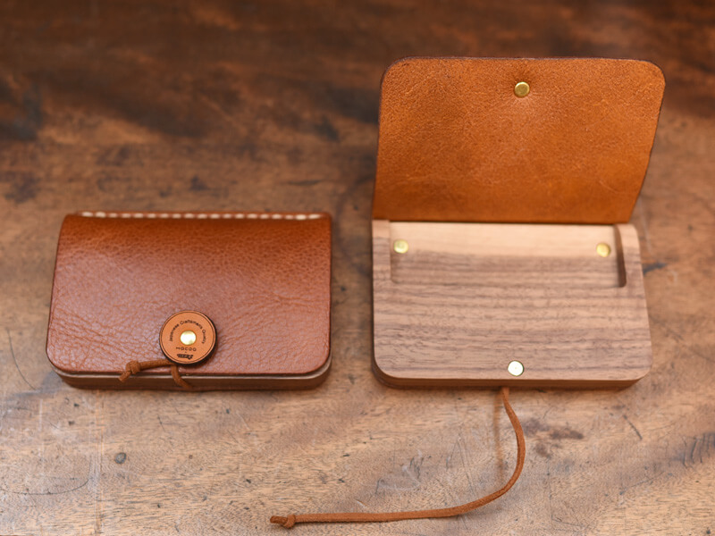 【Hacoa×HERZ】BOOK CARDCASE KURU(QT-5)　見開き