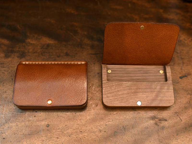 【Hacoa×HERZ】BOOK CARDCASE POCHI(QT-3)　見開き