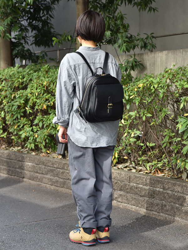 前ポケミニリュック(R-20)　ブラックレディース着用