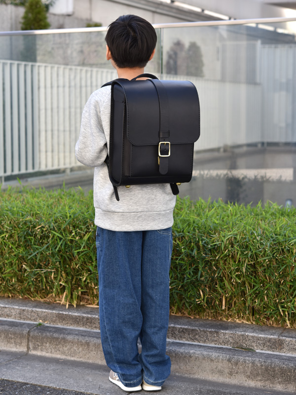一本ベルト縦型ランドセル(R-53)　ブラック着用
