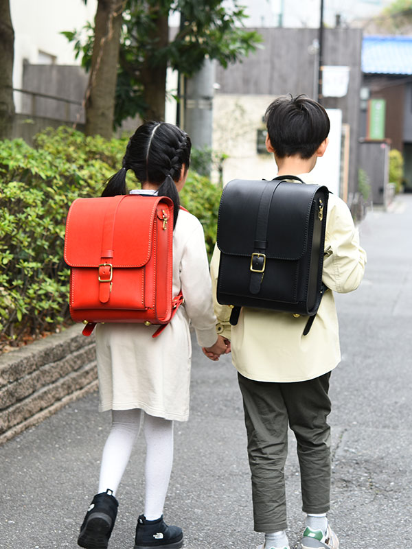 一本ベルト縦型ランドセル(R-53)-RDとBK