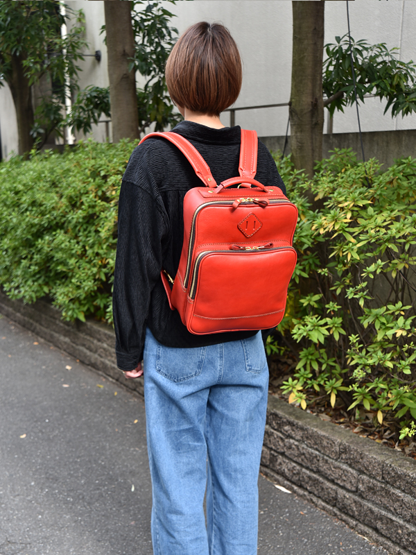 ダブルスクエアリュック(RE-2209)　レッドレディース着用