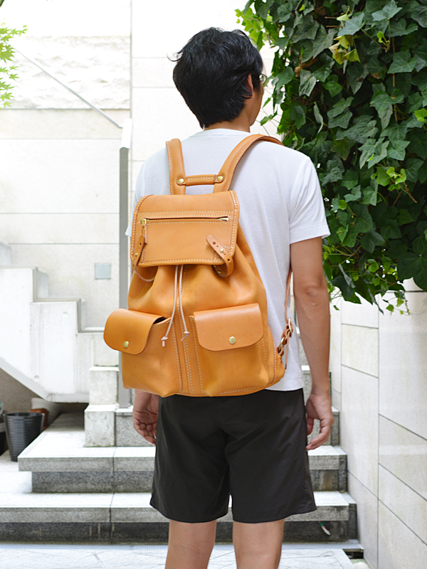 【旅モノ2015】多収納冒険リュック(TB-1526)　男性着用