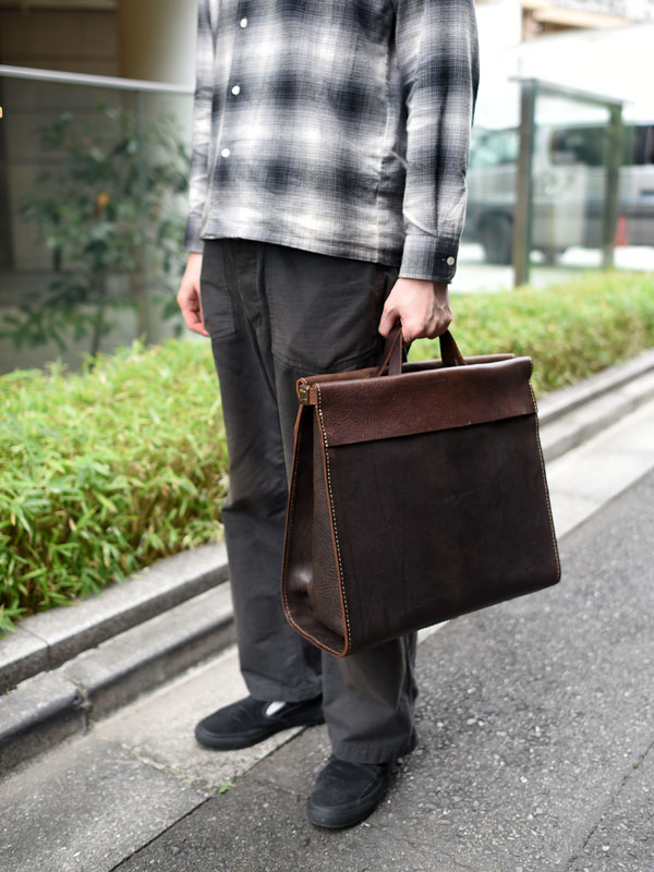 ガバっと開くA4ファイル対応のシンプルトートバッグ「革鞄のHERZ