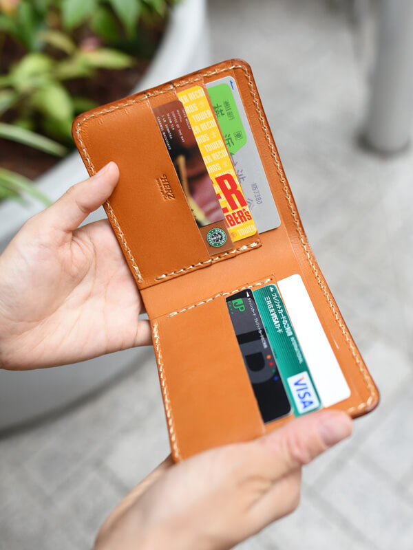 お札とカードの収納に特化したシンプル二つ折り財布「革鞄のHERZ(ヘルツ)公式通販」
