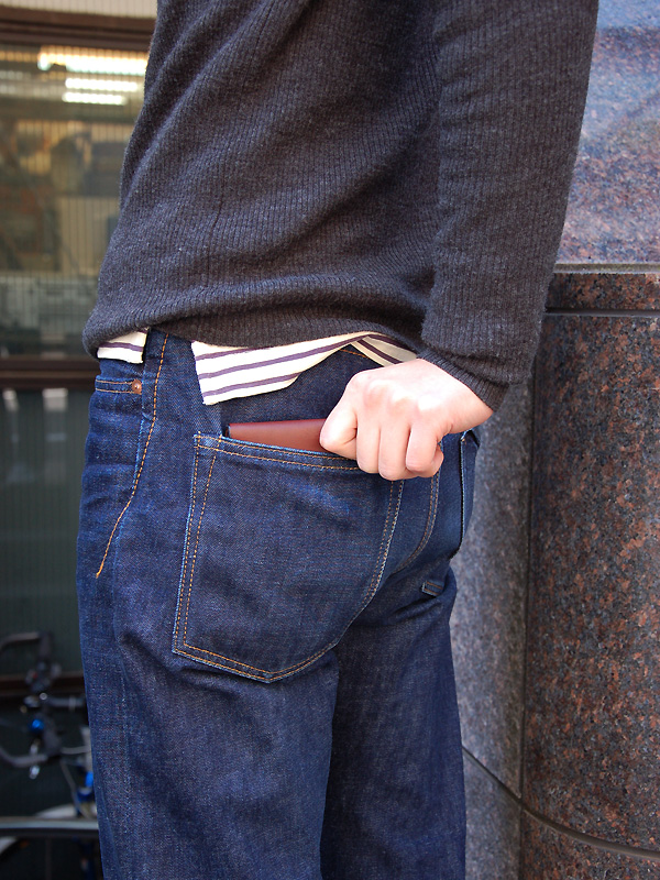 二つ折り財布(WS-8)　ズボンのポケット