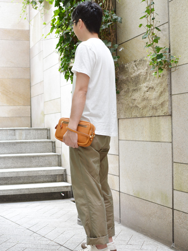 【現品限り】二部屋ショルダーセカンドバッグ(ZC-5)　男性着用　手持ち