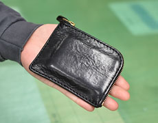 オンラインスタッフ：野元愛用「L字ファスナーミニ財布」
