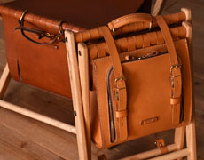 HERZ×高見創作室 ～革と木の椅子鞄～