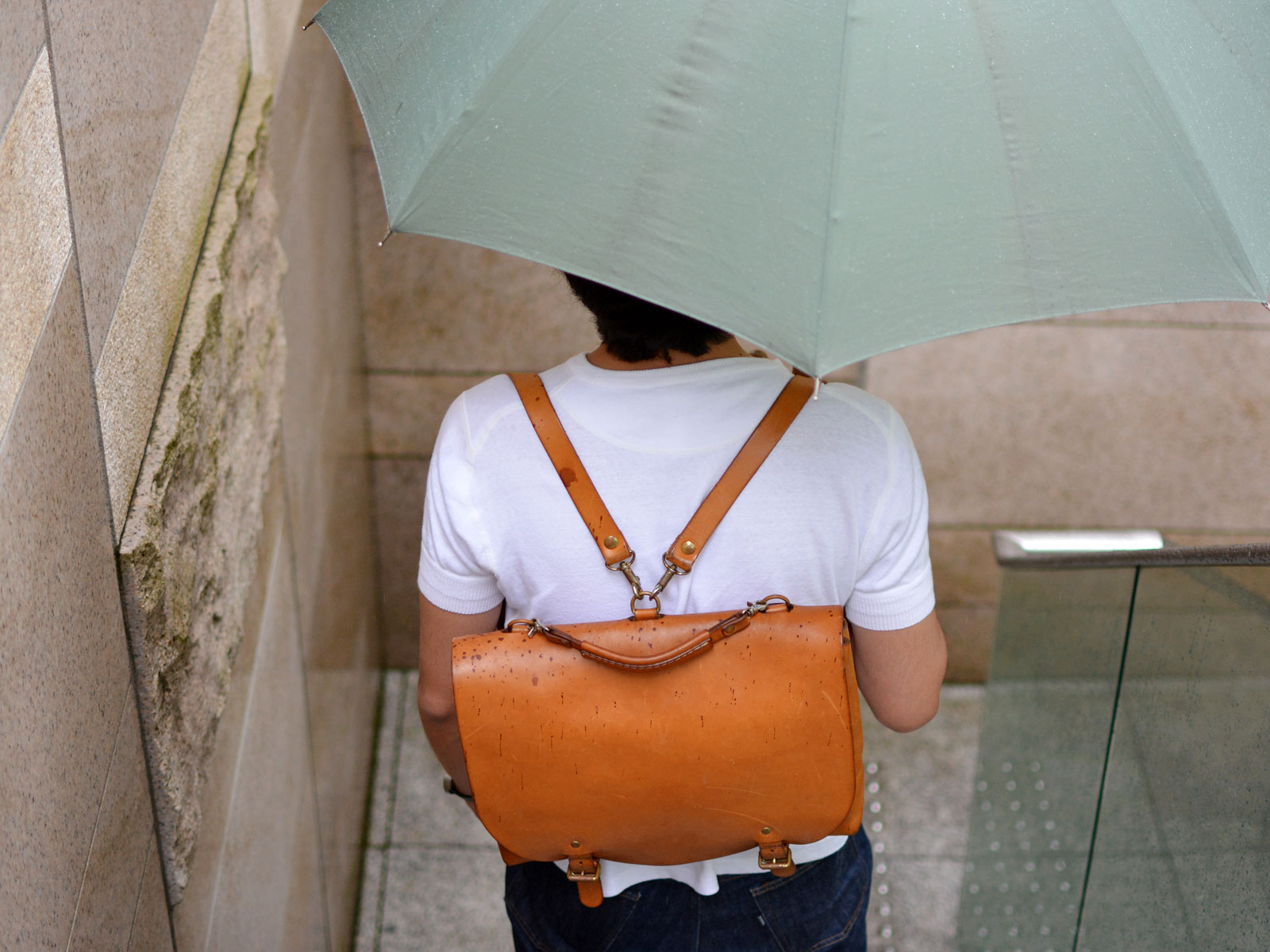 HERZなんでも実験室 Vol.1 雨に濡れてしまった！気になる雨染みどうなるの？